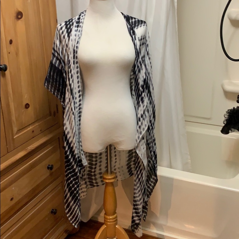 SOLD Michael Stars Ruana - Picture 2 of 6